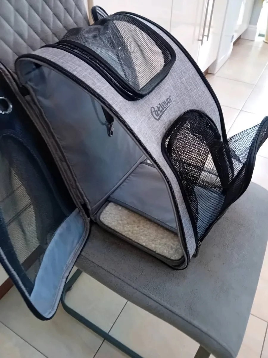 PET CARRYING CAGES     ALL LIKE NEW - Image 3