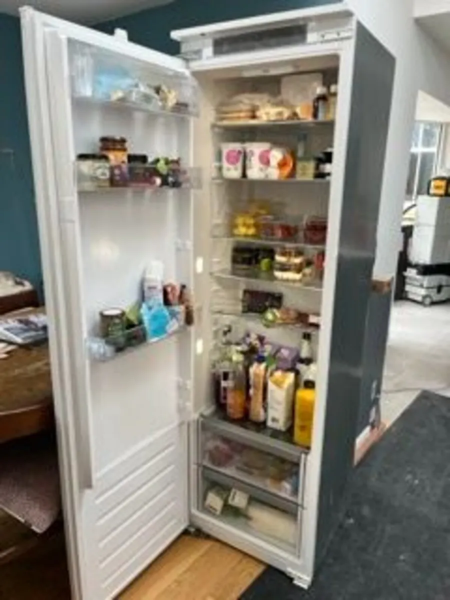 Whirlpool integrated fridge - Image 1