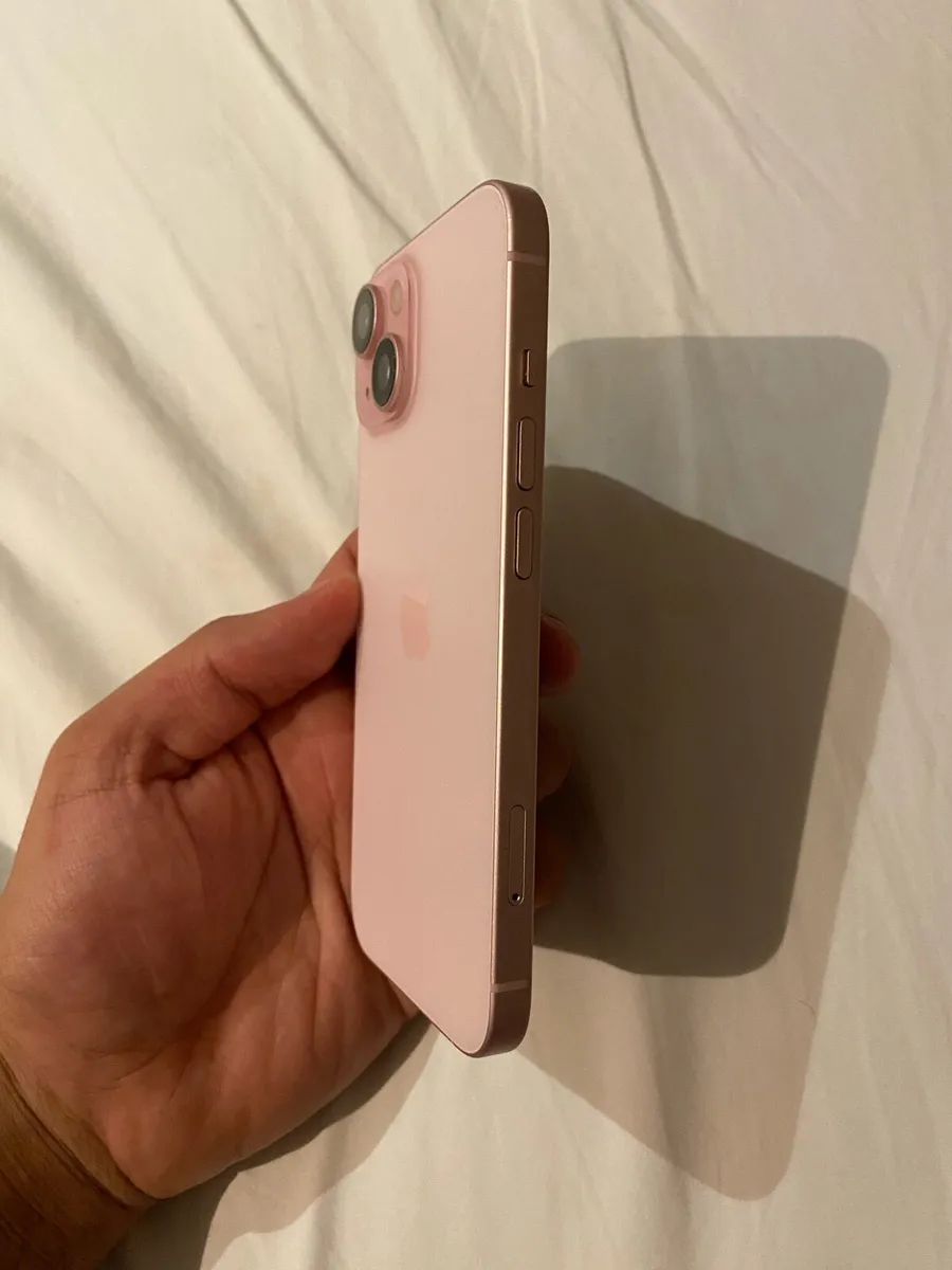 Iphone 15 pink 128 gb free sim, like new - Image 3