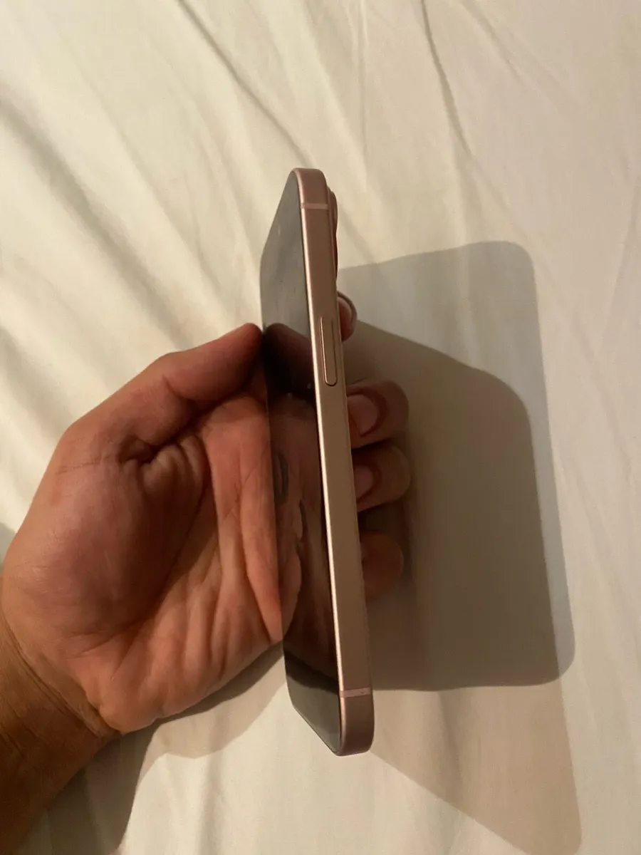 Iphone 15 pink 128 gb free sim, like new - Image 4
