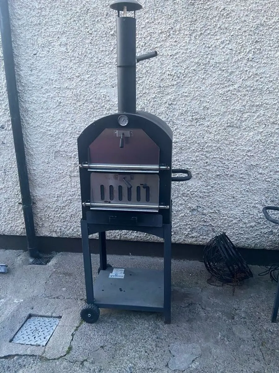 Charcoal fired outdoor pizza oven - Image 2