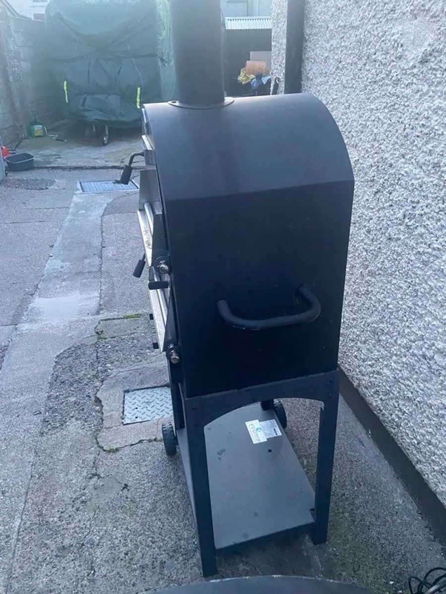 Charcoal fired outdoor pizza oven - Image 3