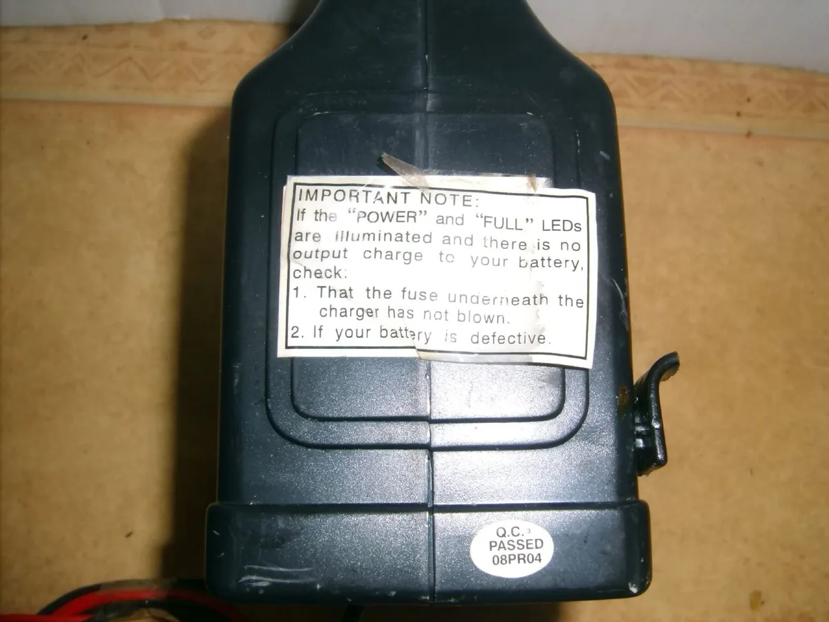 battery charger - Image 2