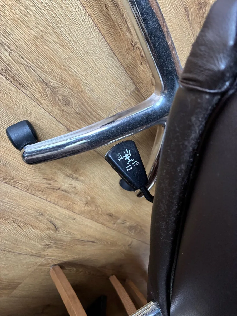 Office chair - Image 4