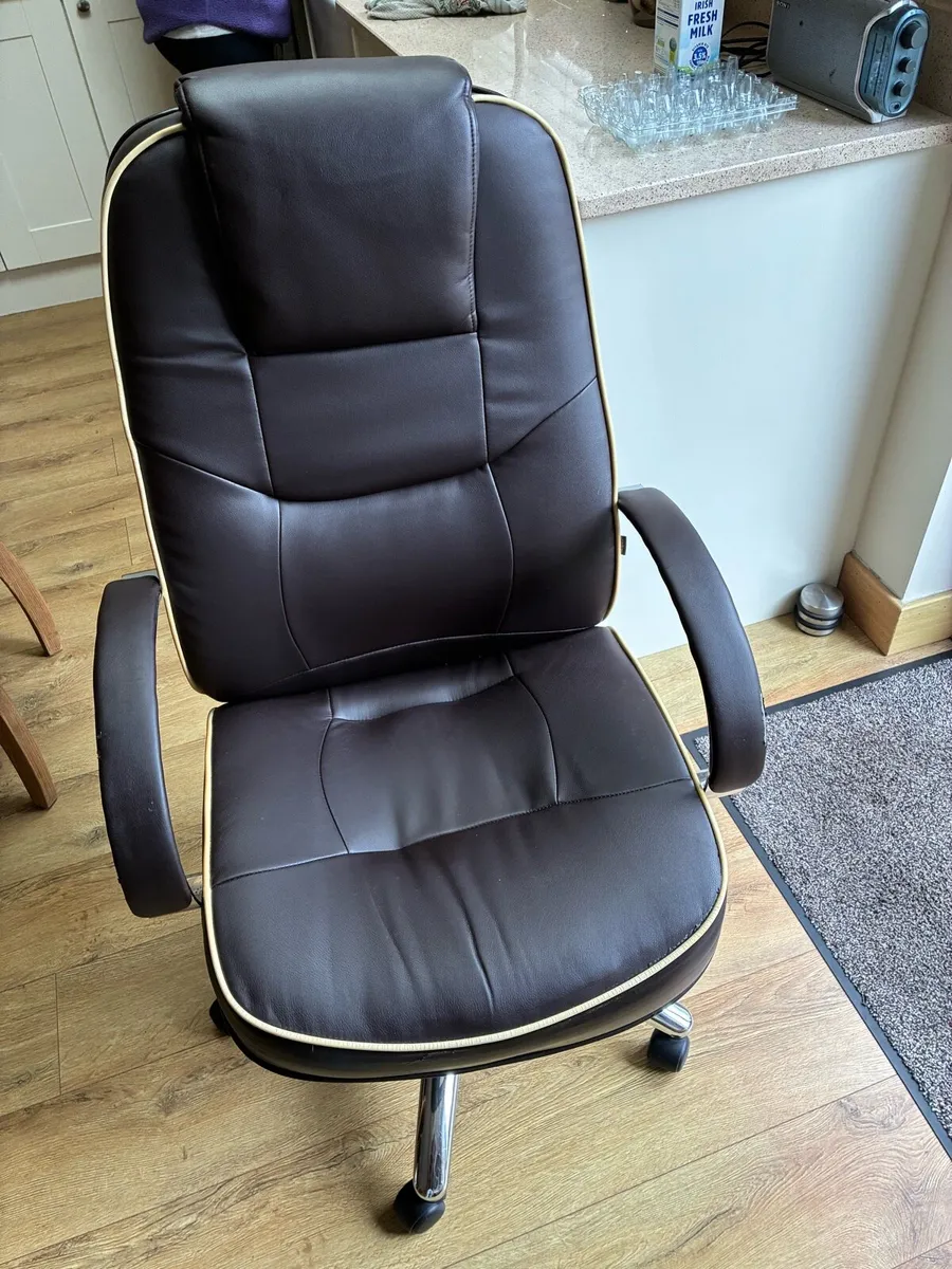 Office chair - Image 1