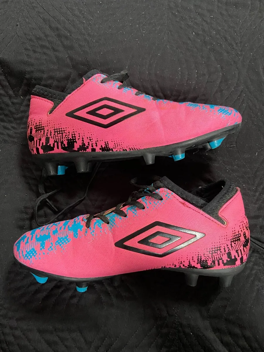 Size 1 girls football boots - Image 2