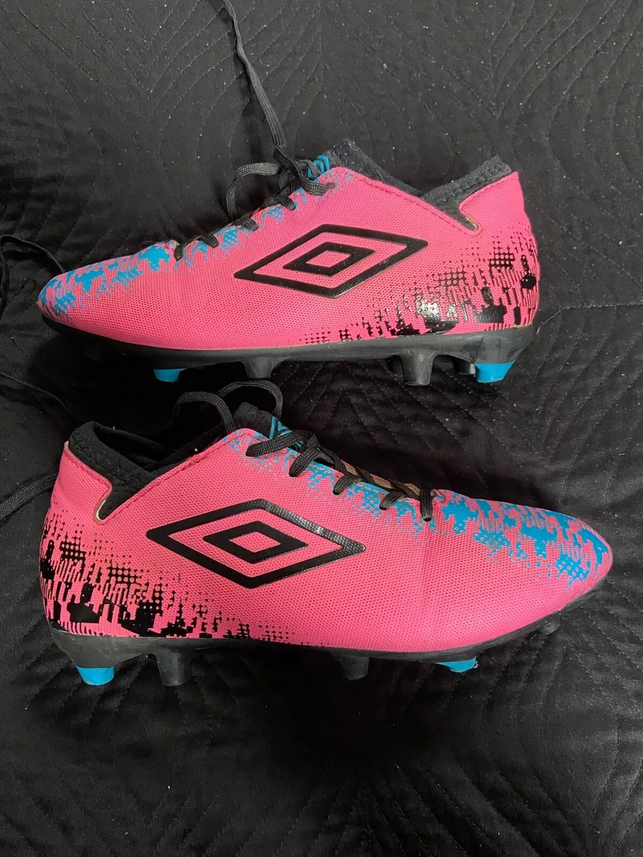 Size 1 girls football boots - Image 1