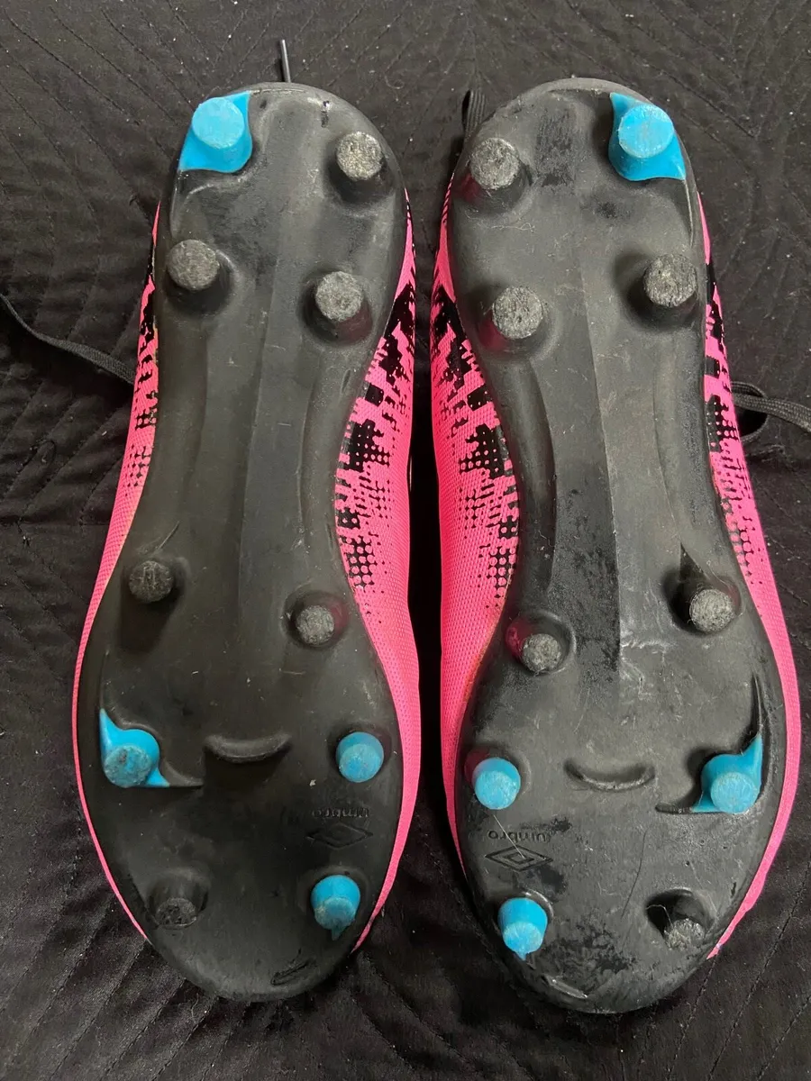 Size 1 girls football boots - Image 4