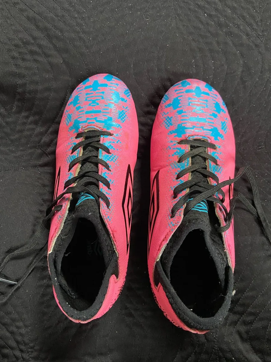 Size 1 girls football boots - Image 3