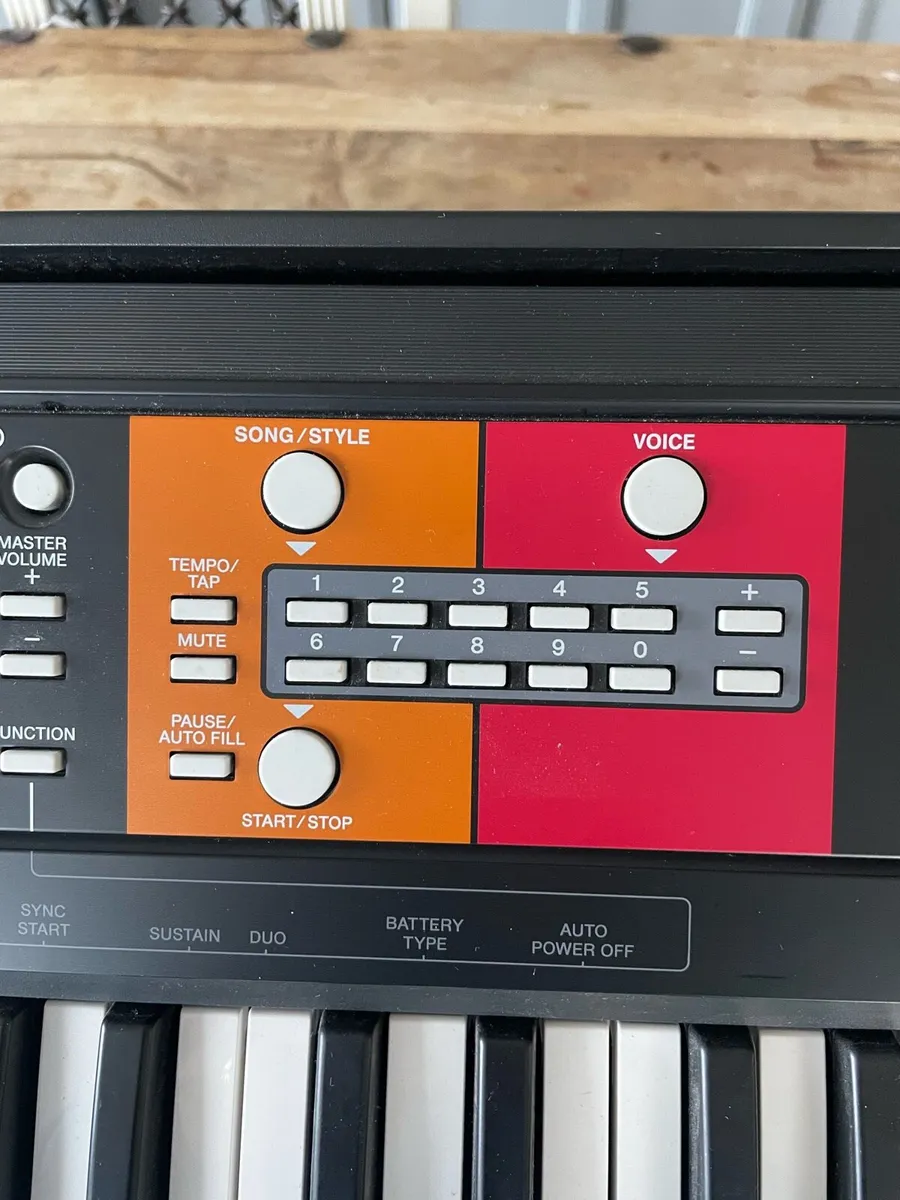 Yamaha portable electric keyboard - Image 4