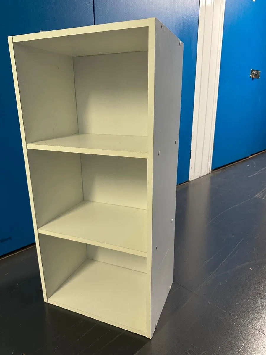 Book shelving - Image 1
