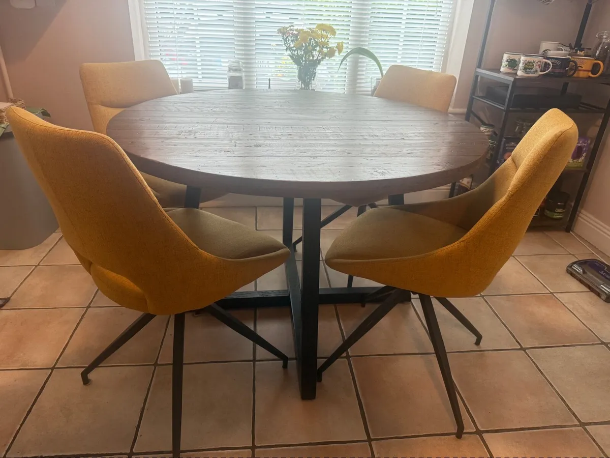 Round Dining table and 4 chairs - Image 2