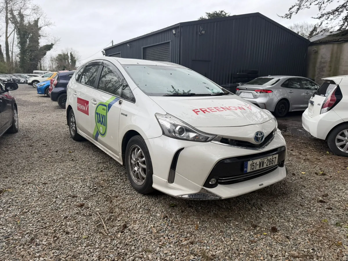 2015 PRIUS AVILPHA 7 SEATER - Image 1