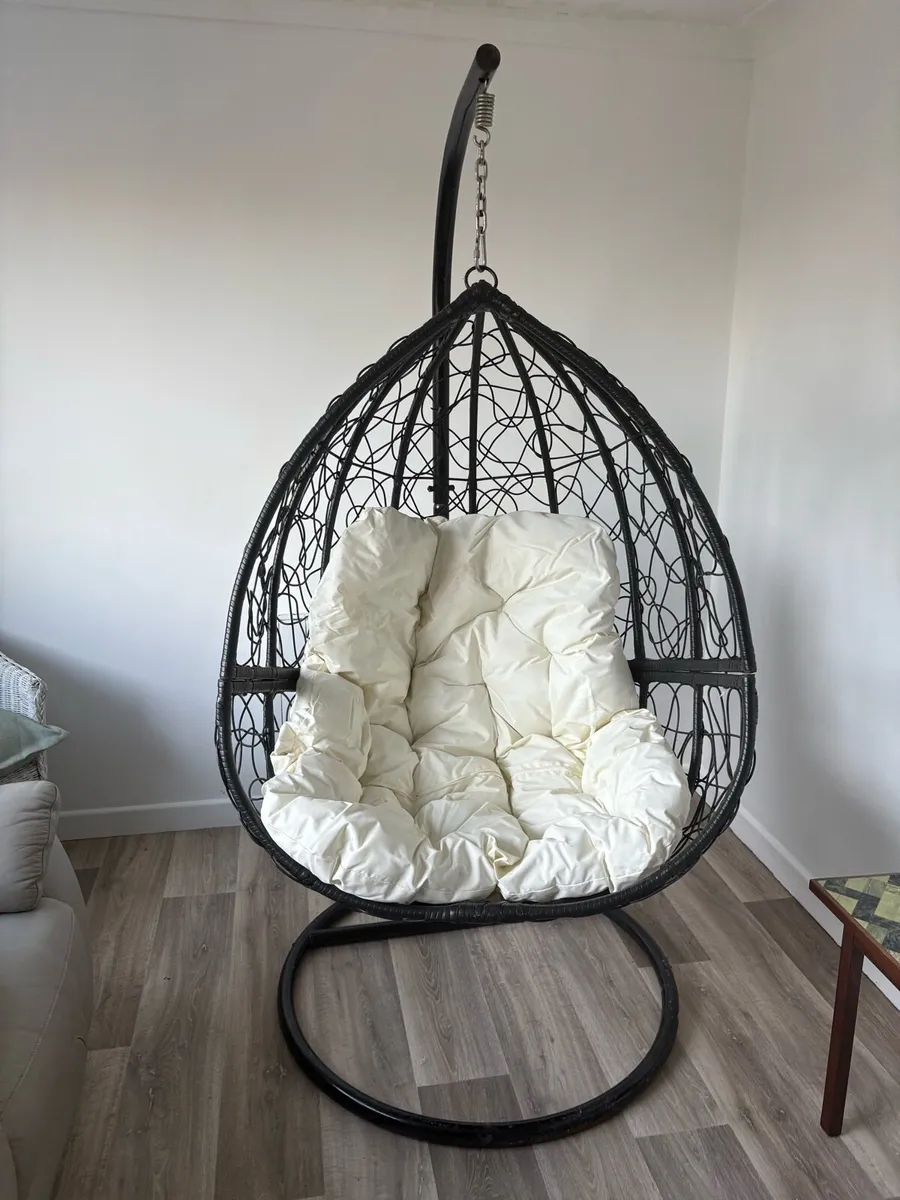 Egg chair
