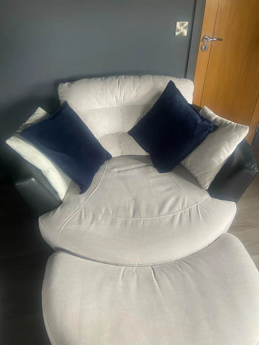 Swivel chair - Image 1