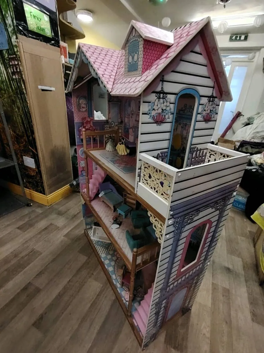 Doll's House - Image 1