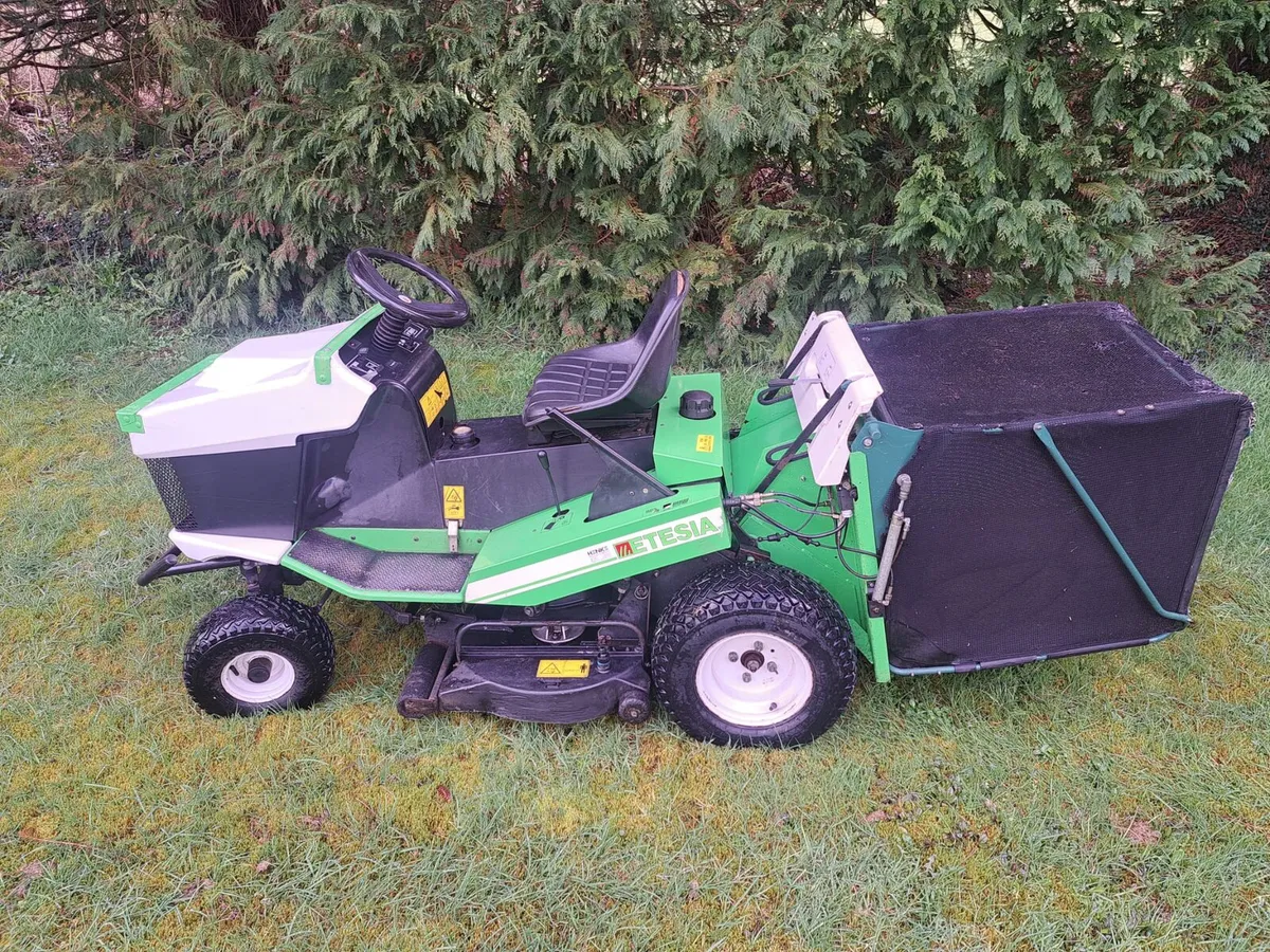 Etesia 100 Ride-on lawnmower - Image 1