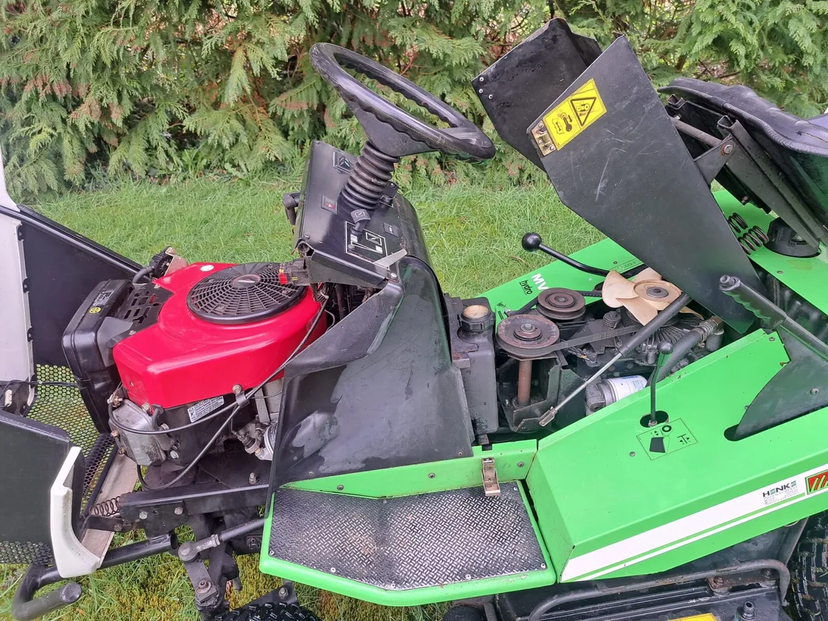 Etesia 100 Ride-on lawnmower - Image 4