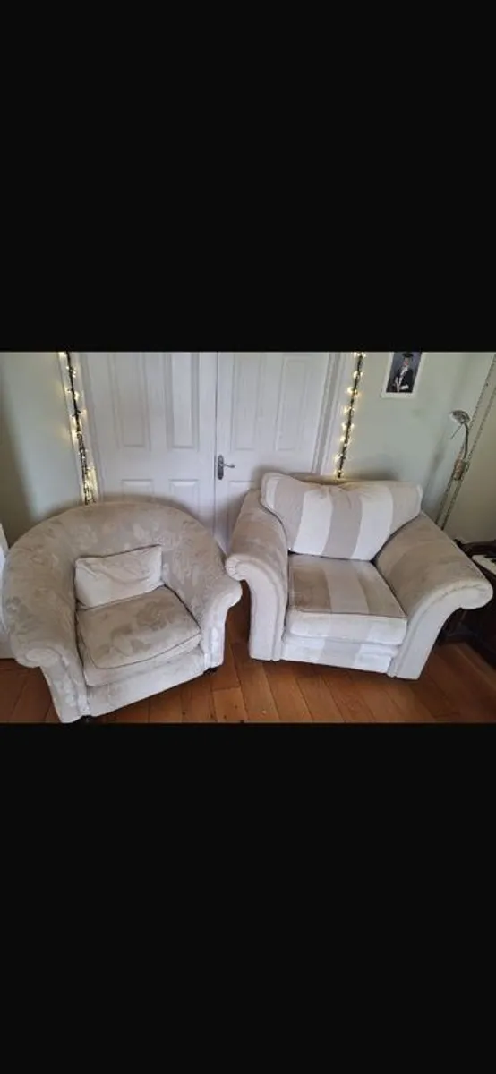 Free. 4 seater couch and 2 chairs - Image 2