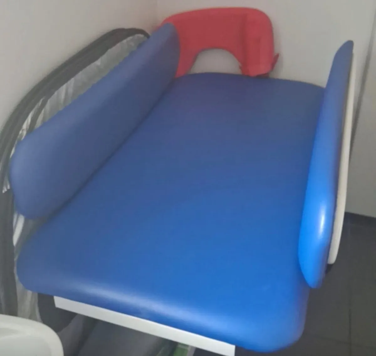 Hydraulic changing mat - Image 1