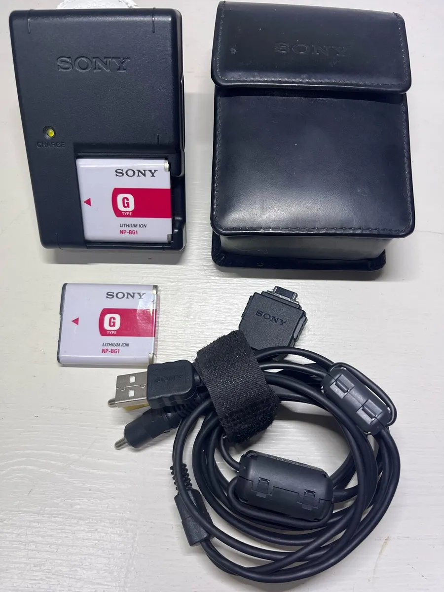 Sony Cybershot Compact digital camera 7.2 pix - Image 2