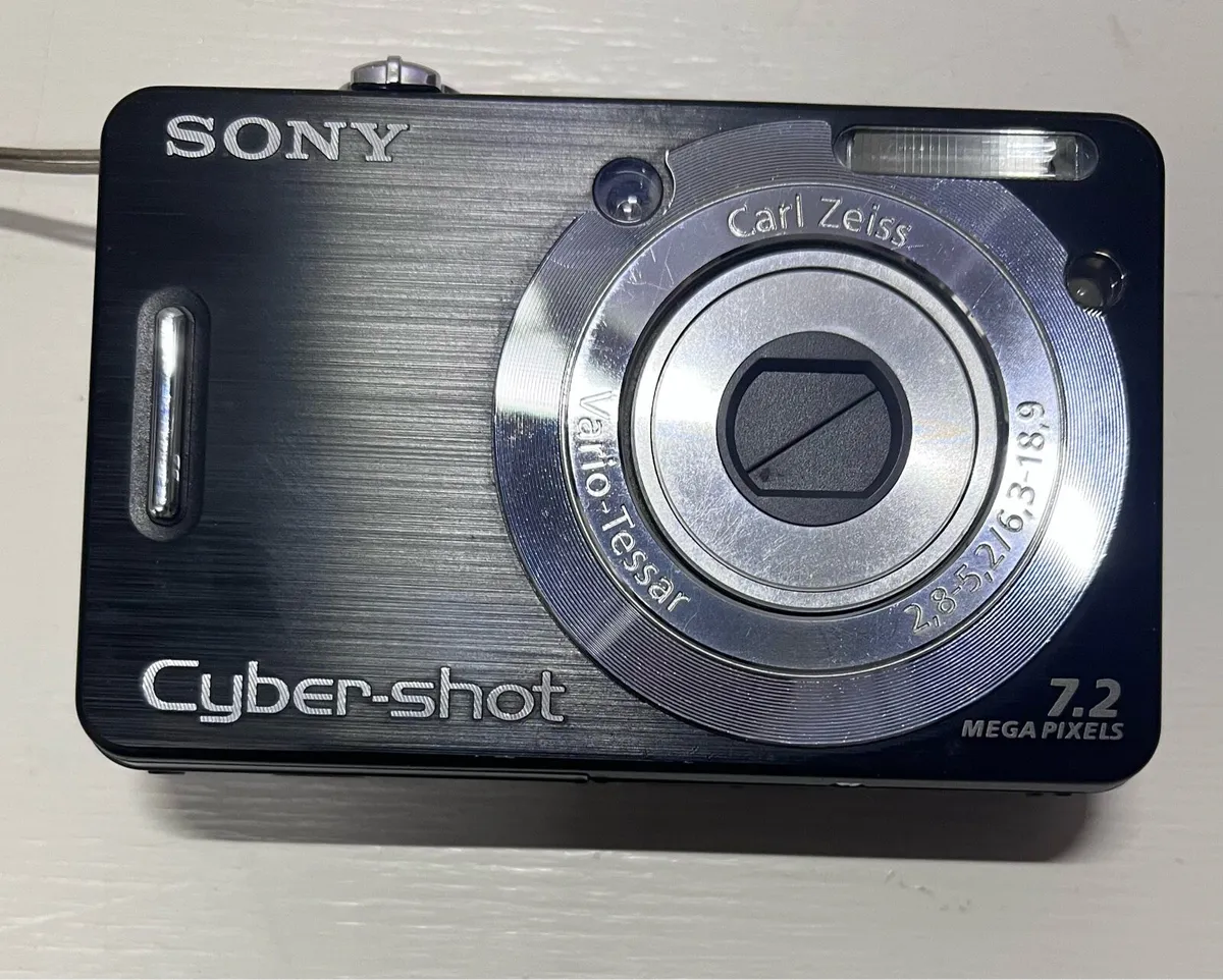 Sony Cybershot Compact digital camera 7.2 pix - Image 1