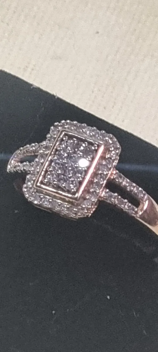 9ct gold diamond ring - Image 1