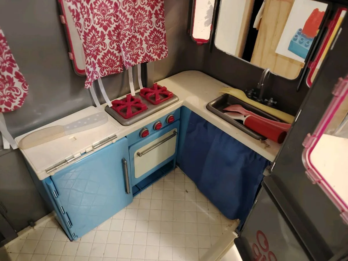 Toy camper van. - Image 1