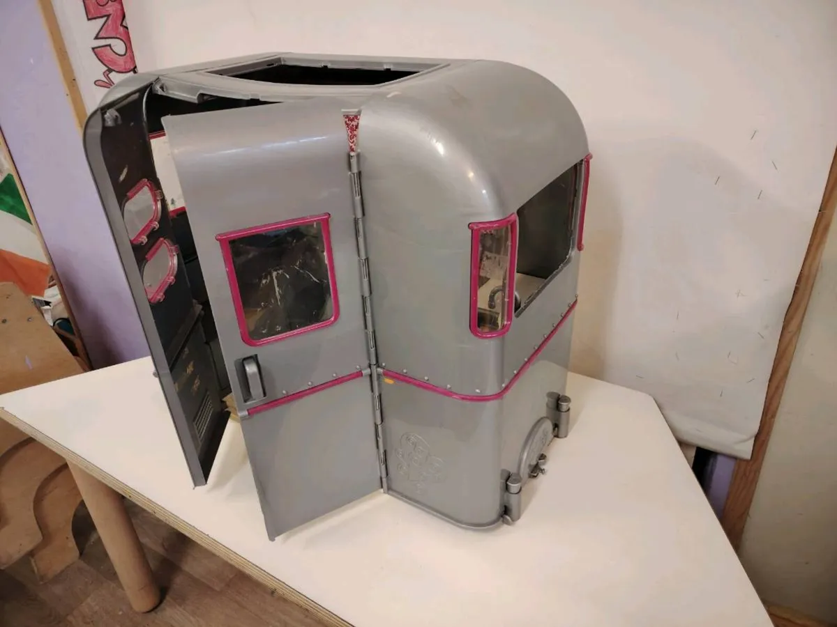 Toy camper van. - Image 2