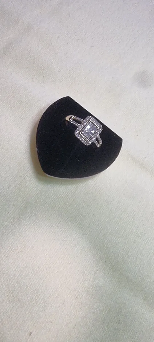 9ct gold diamond ring - Image 4