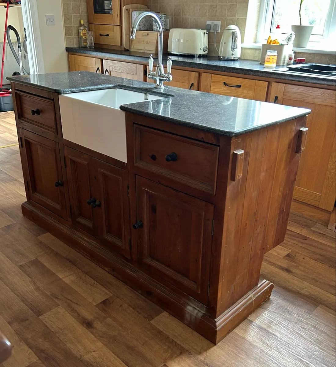 Utility unit with Belfast sink - Image 1