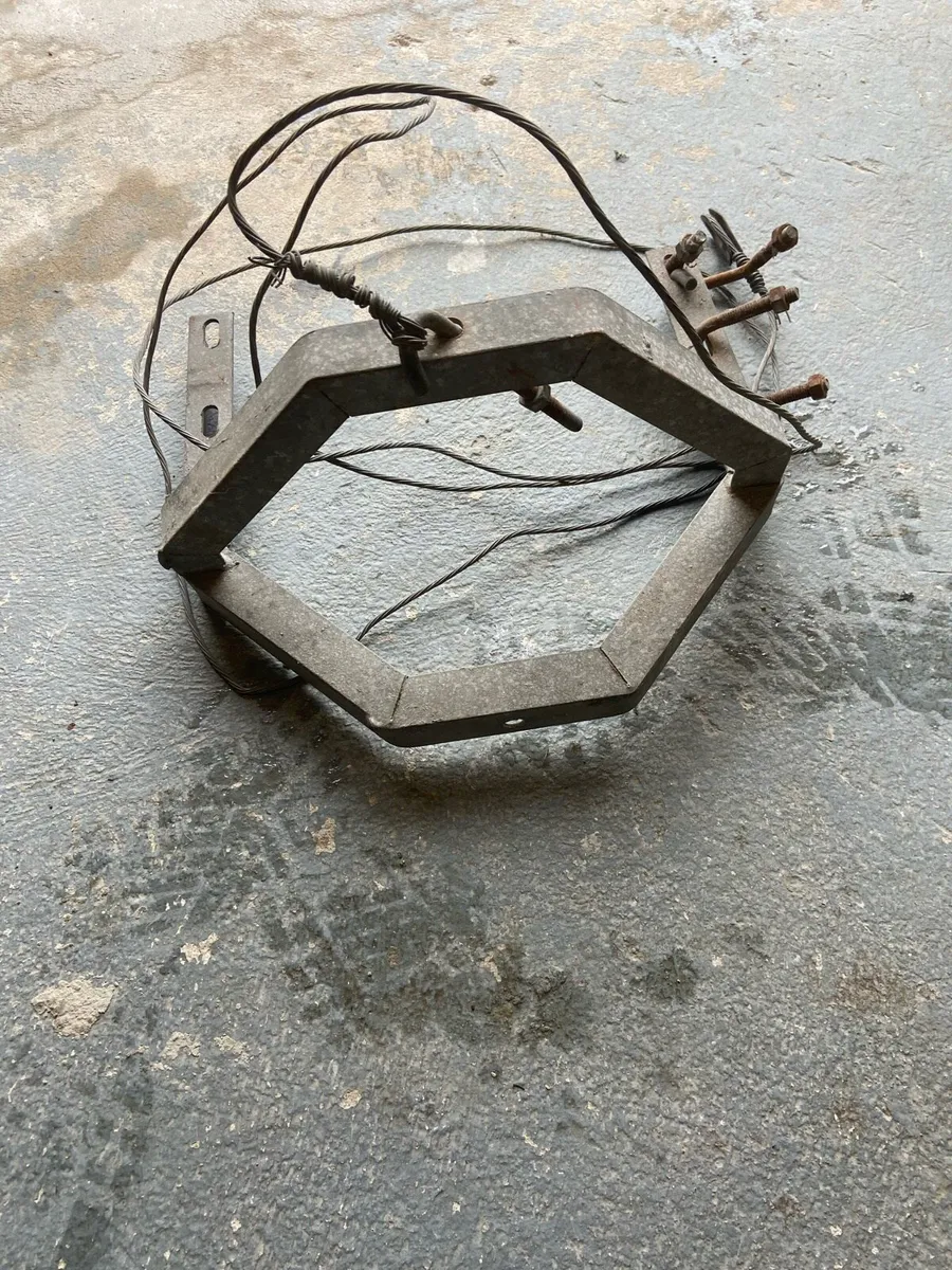 Galvanised Aerial Bracket - Image 1