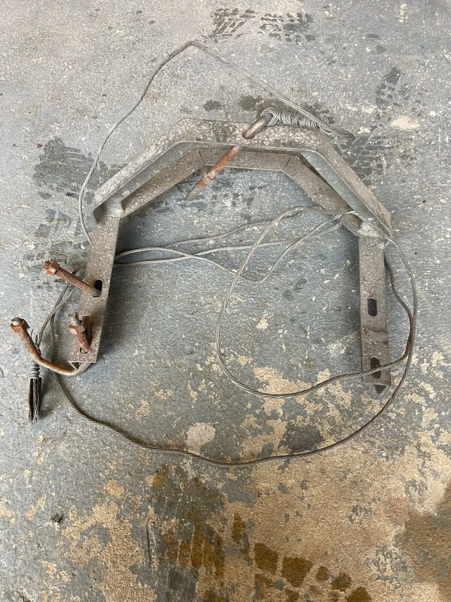 Galvanised Aerial Bracket - Image 2