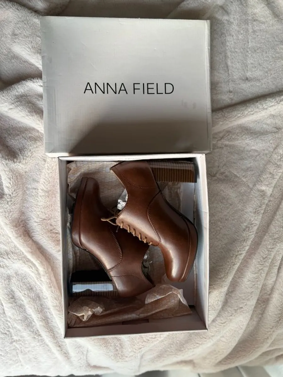 Women's Oxford Heels - unused - Image 3