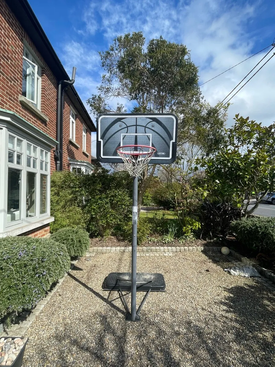 Basketball hoop - Image 1