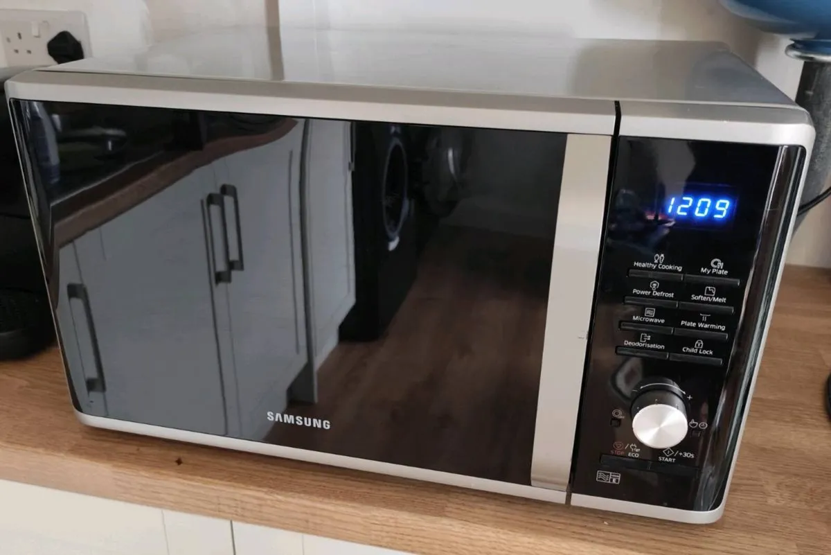 28L 1000W Samsung Microwave