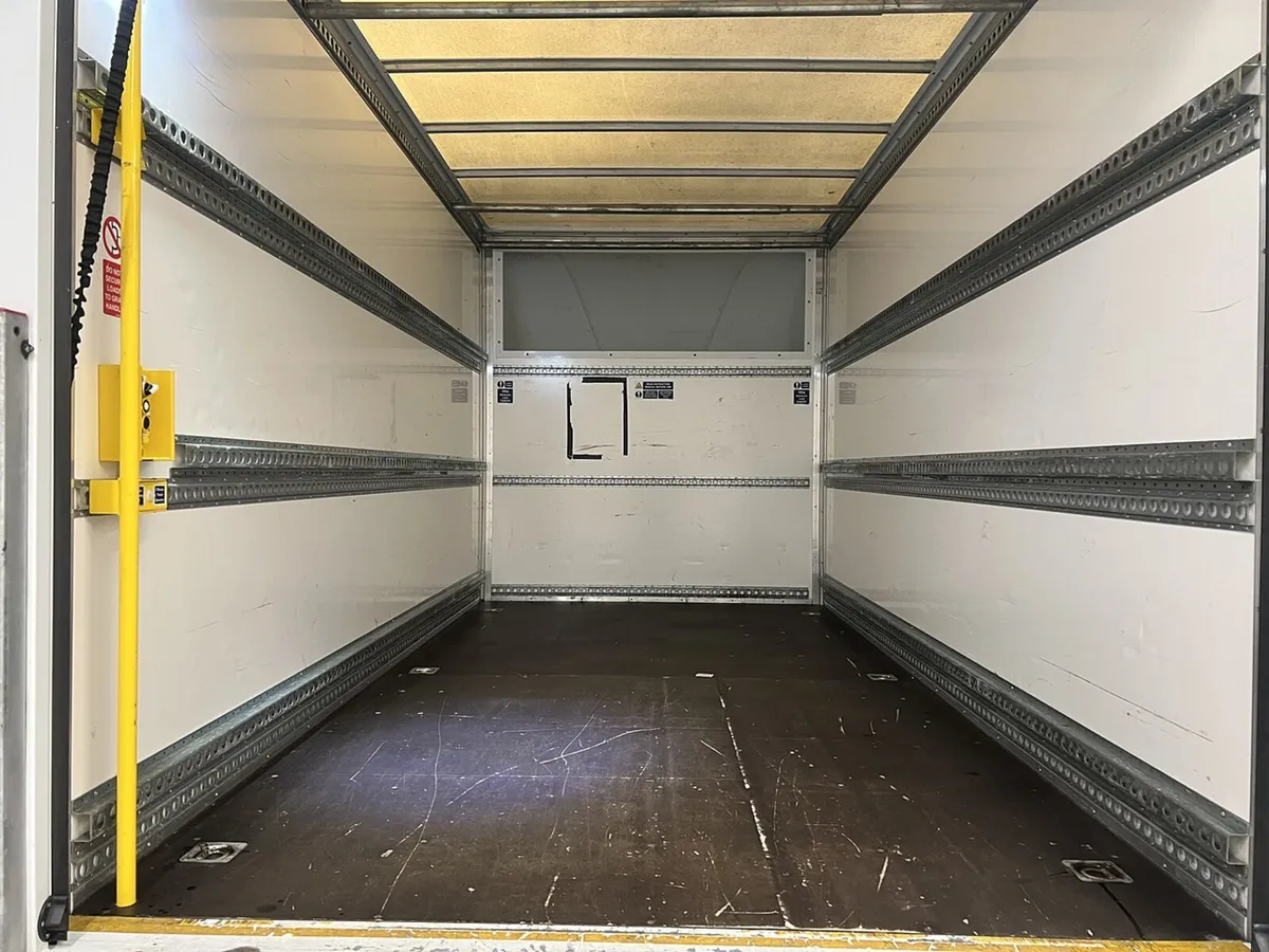 2022 Ford Transit Luton Box Van - Image 3