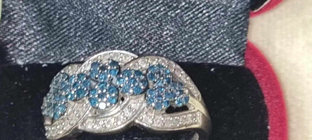 Blue and white diamond ring. - Image 4