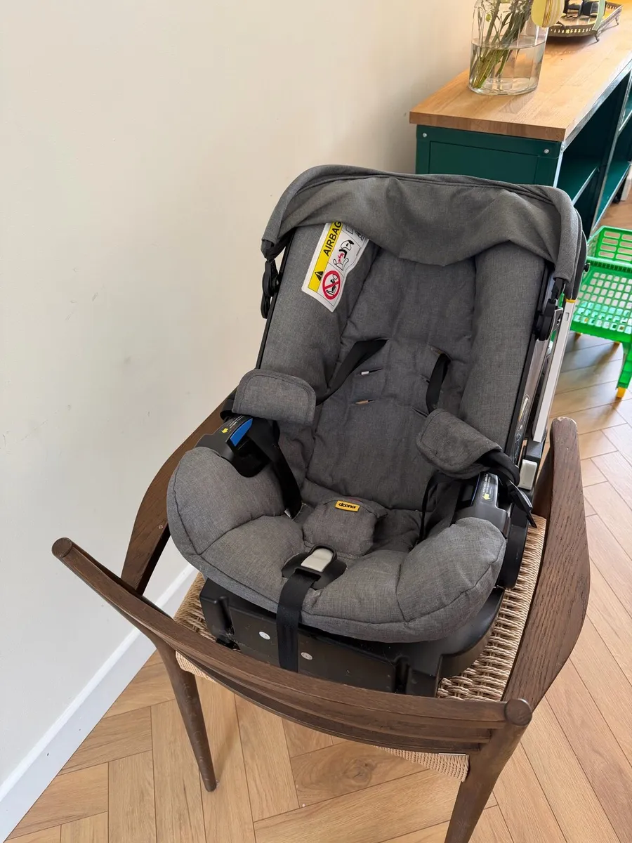 Doona baby seat & stroller with isofix base - Image 2