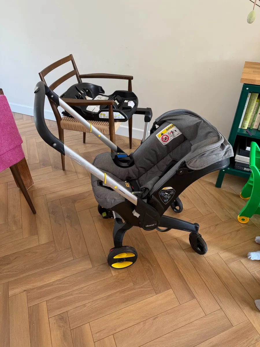 Doona baby seat & stroller with isofix base - Image 4