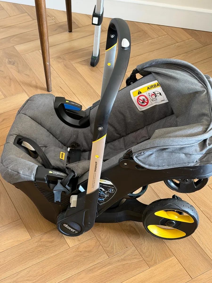 Doona baby seat & stroller with isofix base - Image 3
