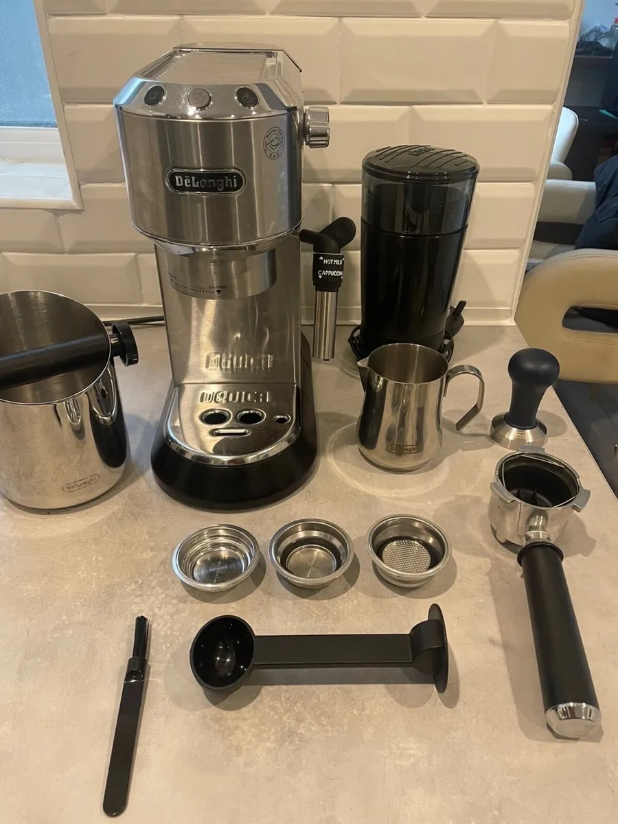 Delonghi coffee machine - Image 1