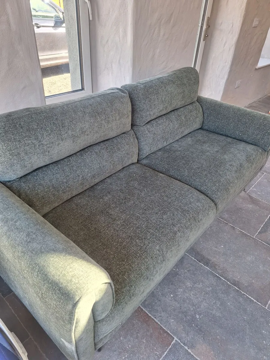 2.5 seater couch - Image 1