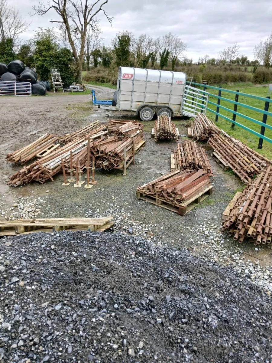 Scaffolding + 100 planks - Image 2