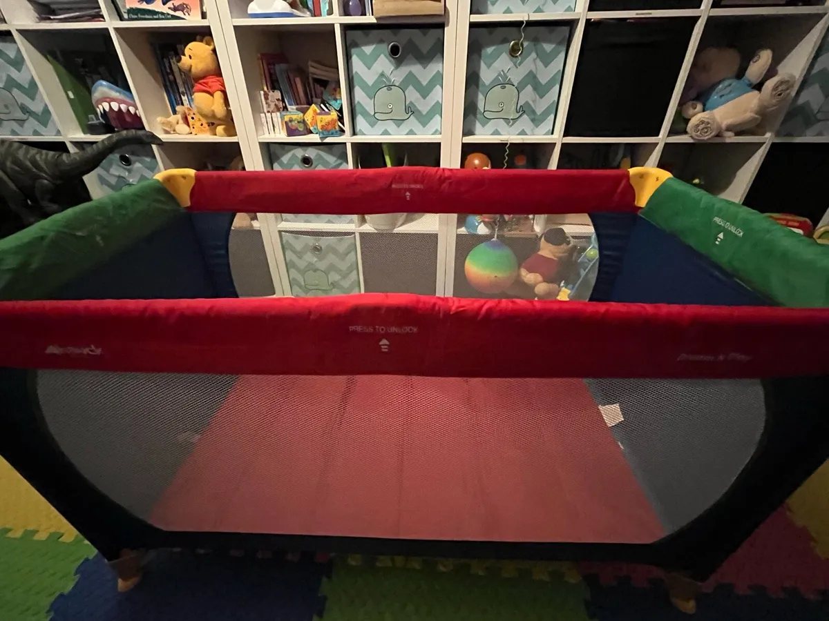 Travel cot - Image 1