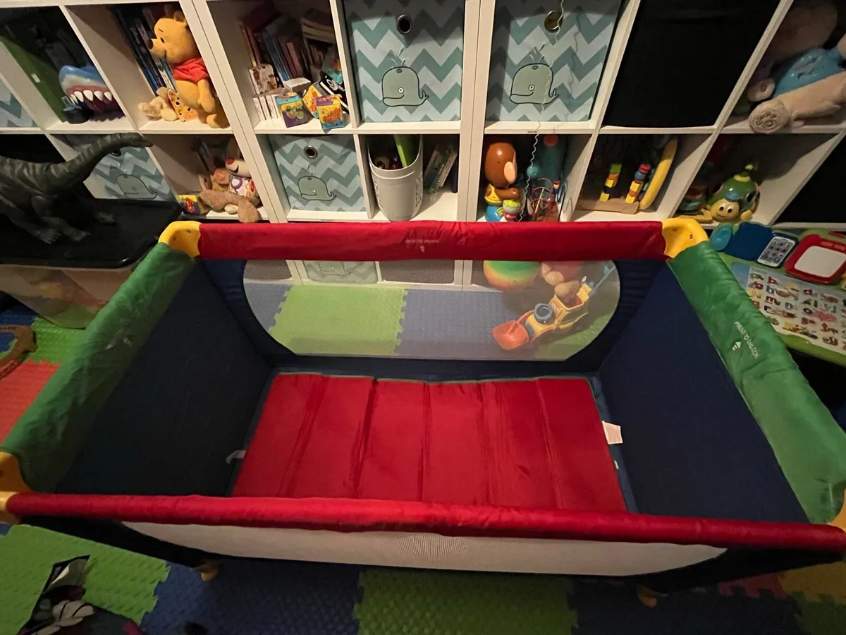 Travel cot - Image 2