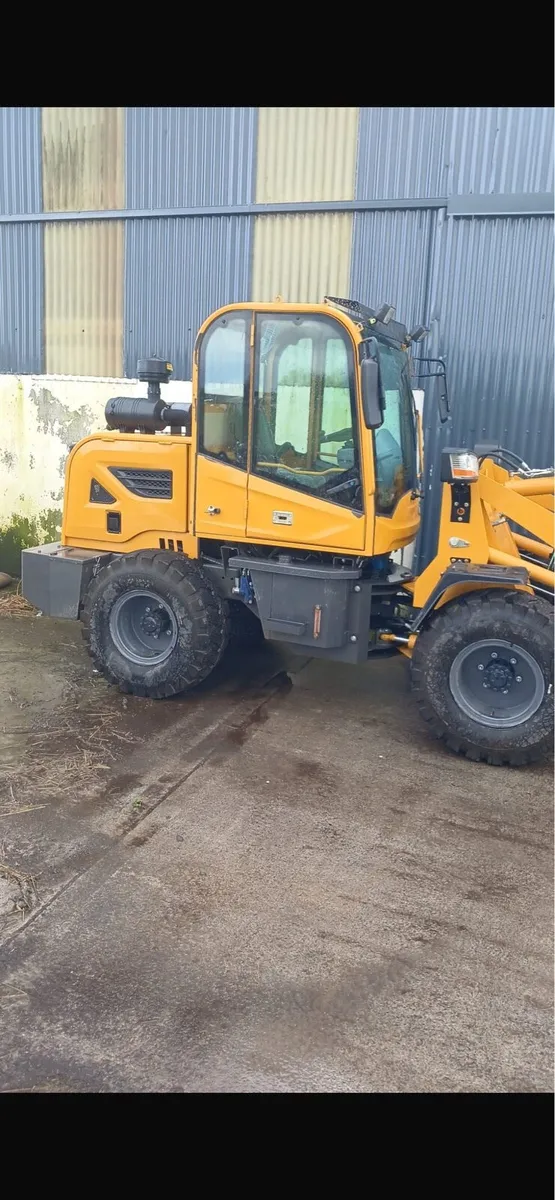 Loading shovel - Image 1