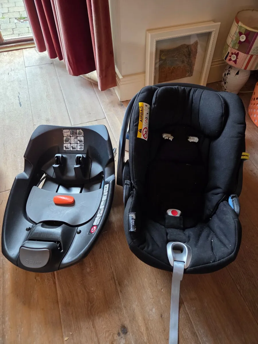 Baby Car seat c/w click in base - Image 1
