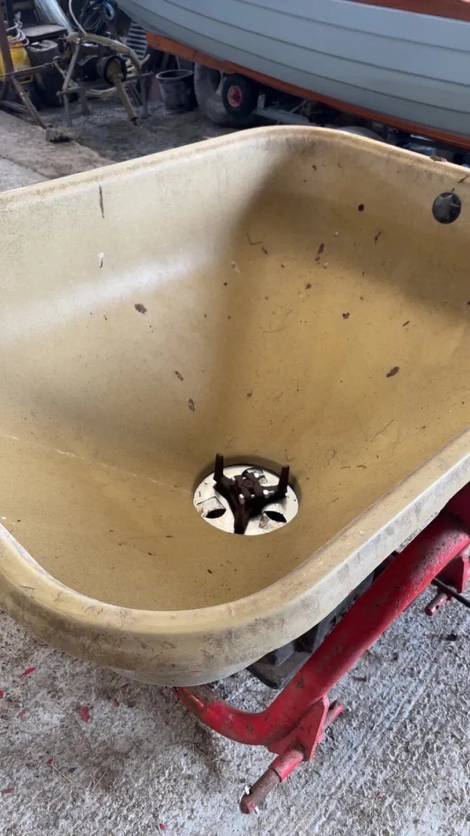 Abbey PA 425 Fertiliser spreader - Image 2