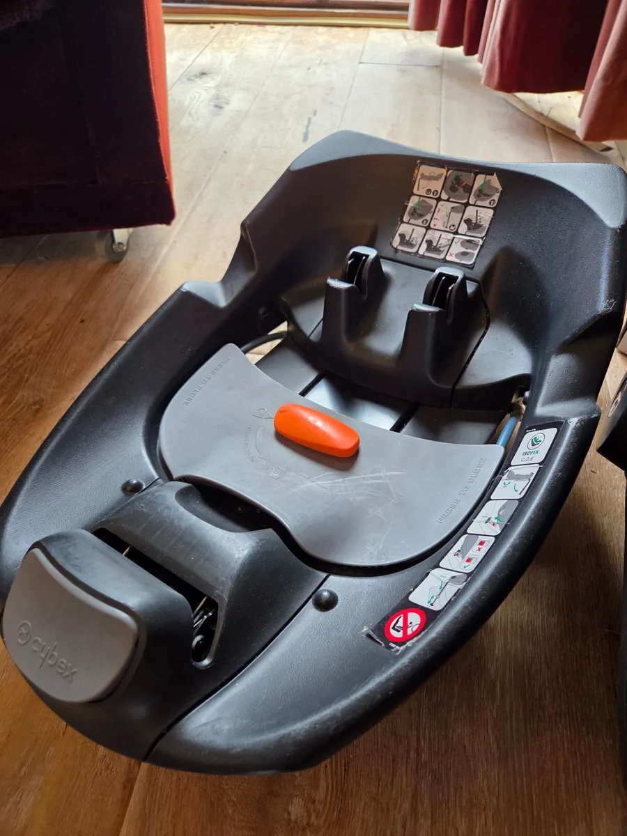 Baby Car seat c/w click in base - Image 2
